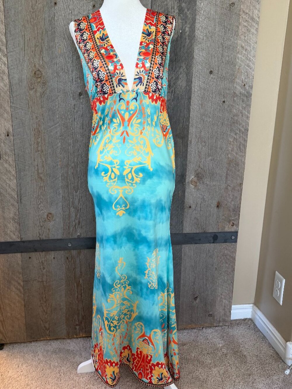 Mundefeis Low V-Neck Maxi Dress Size Small